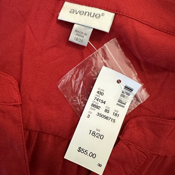 NWT Avenue Top, Size 18/20 - Picture 5 of 5